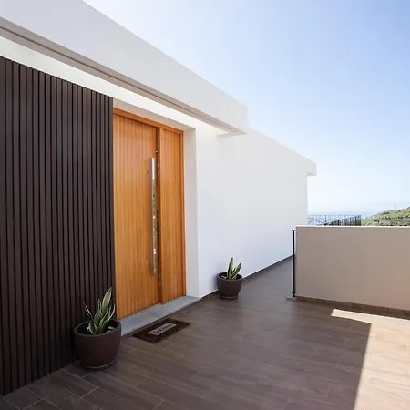 Willa Dori's Modern Retreat By Tmlc Funchal (Madeira)